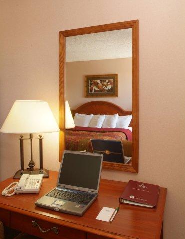 Portland-airport I-205 By Ihg Hotel 3*