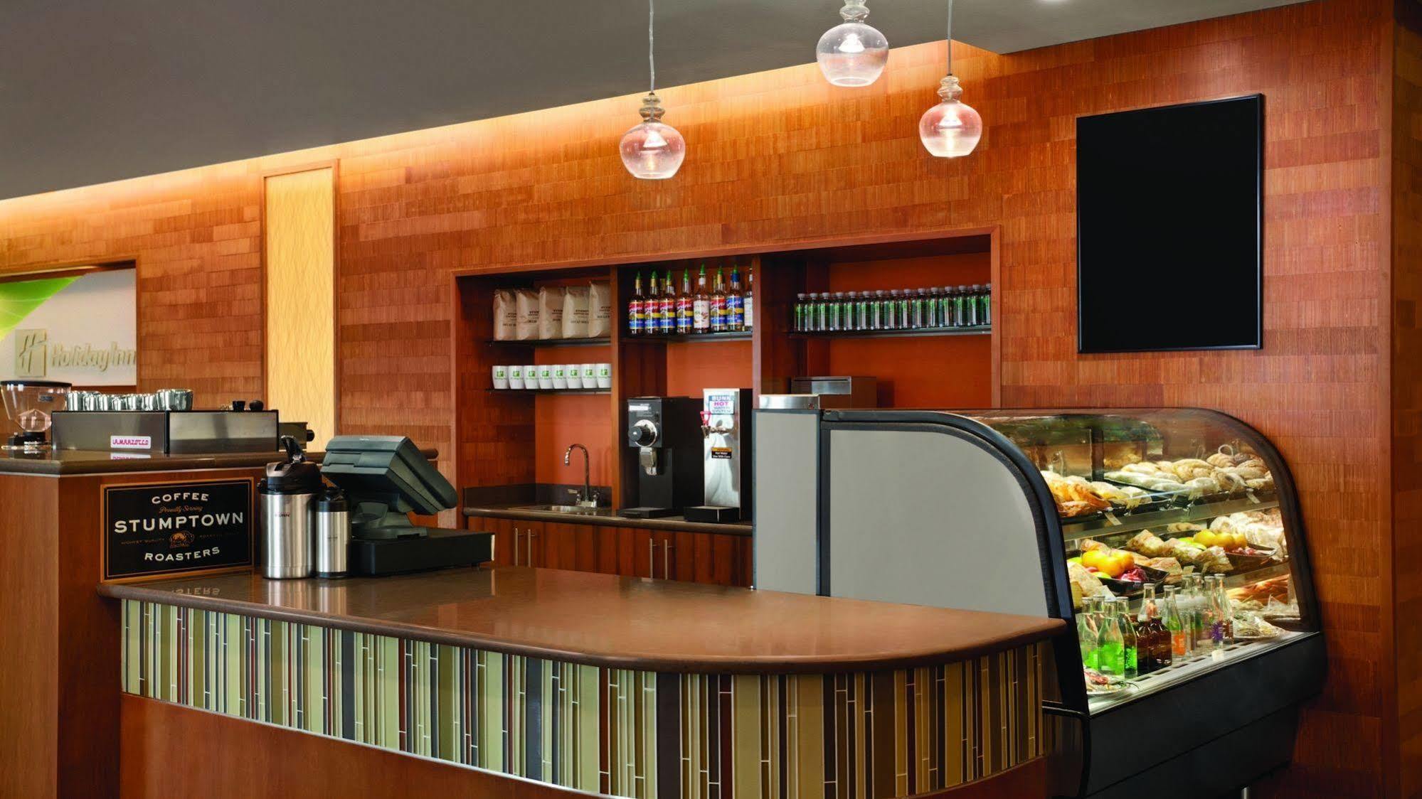 Portland-airport I-205 By Ihg Portland